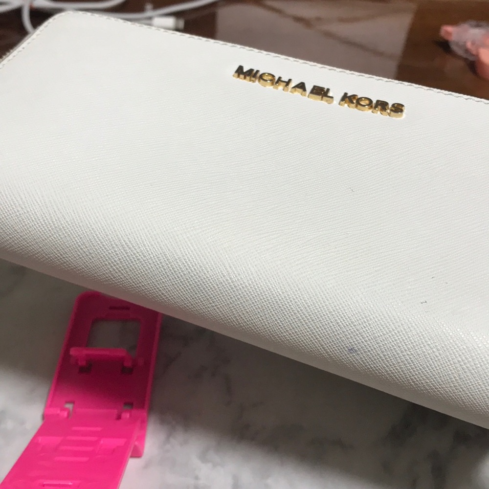 Michael Kors white continental wallet - Picture 2 of 5